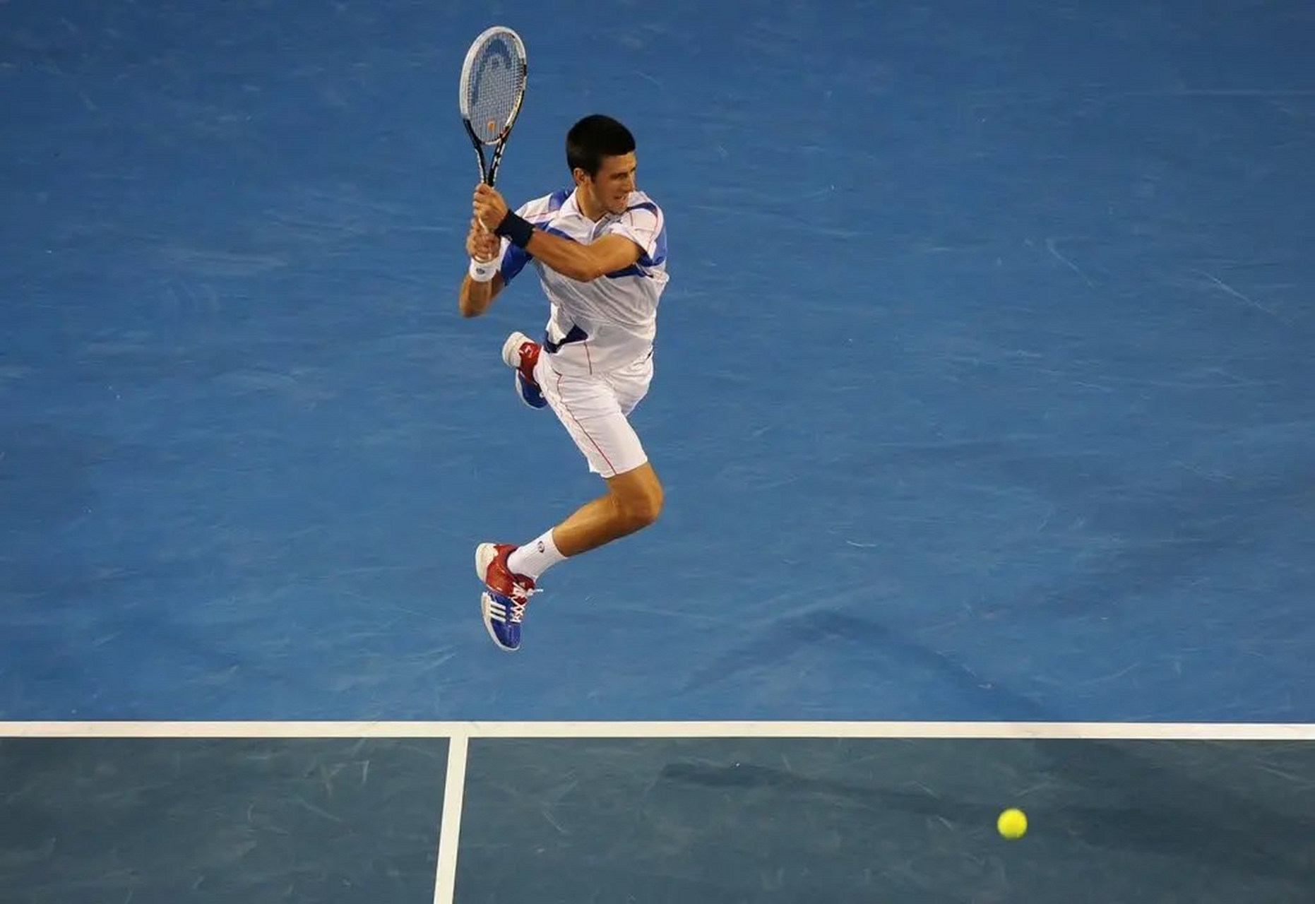 开云体育网址-德约科维奇在曼联比赛中夺冠，表现优异引发热议！赛场气氛高涨的简单介绍-开云体育网址